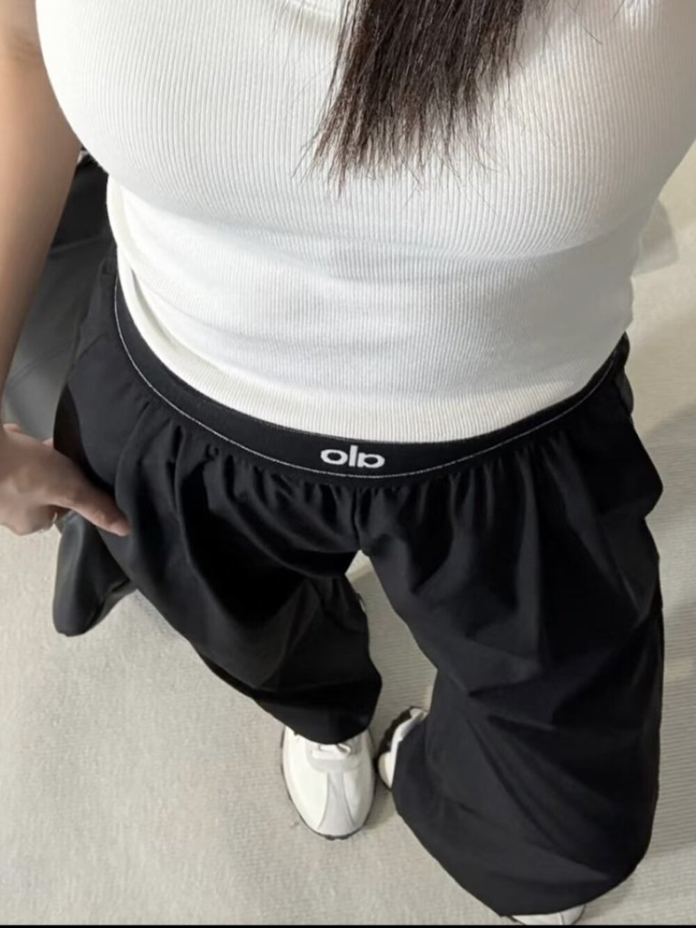 Medium Alo Yoga Black Relaxed Fit Pants-Minimal Effort, Maximum Style Regular🎊 - Picture 7 of 7